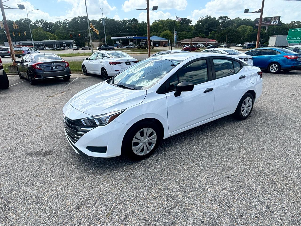 Nissan Versa  2023