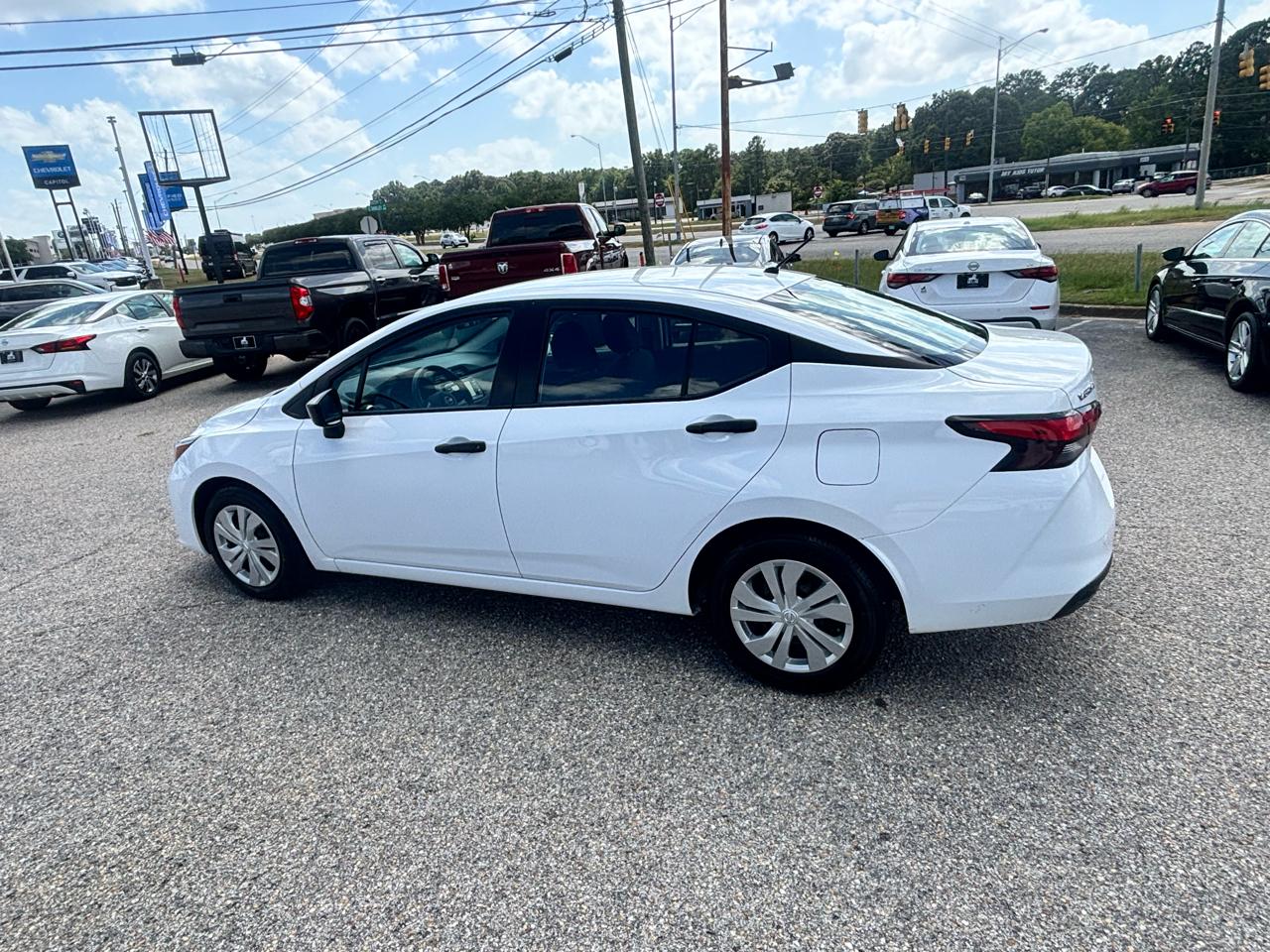Nissan Versa  2023