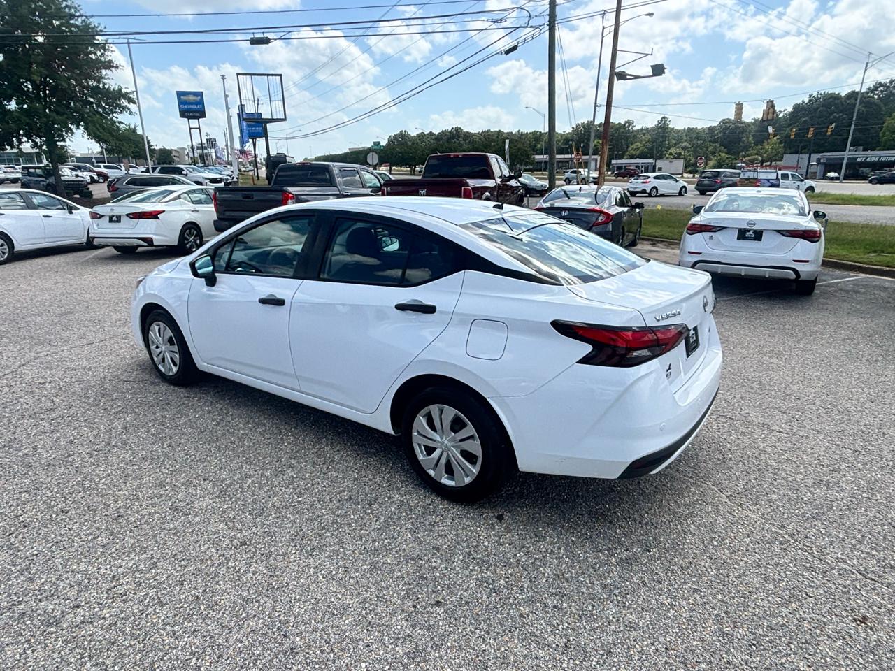 Nissan Versa  2023