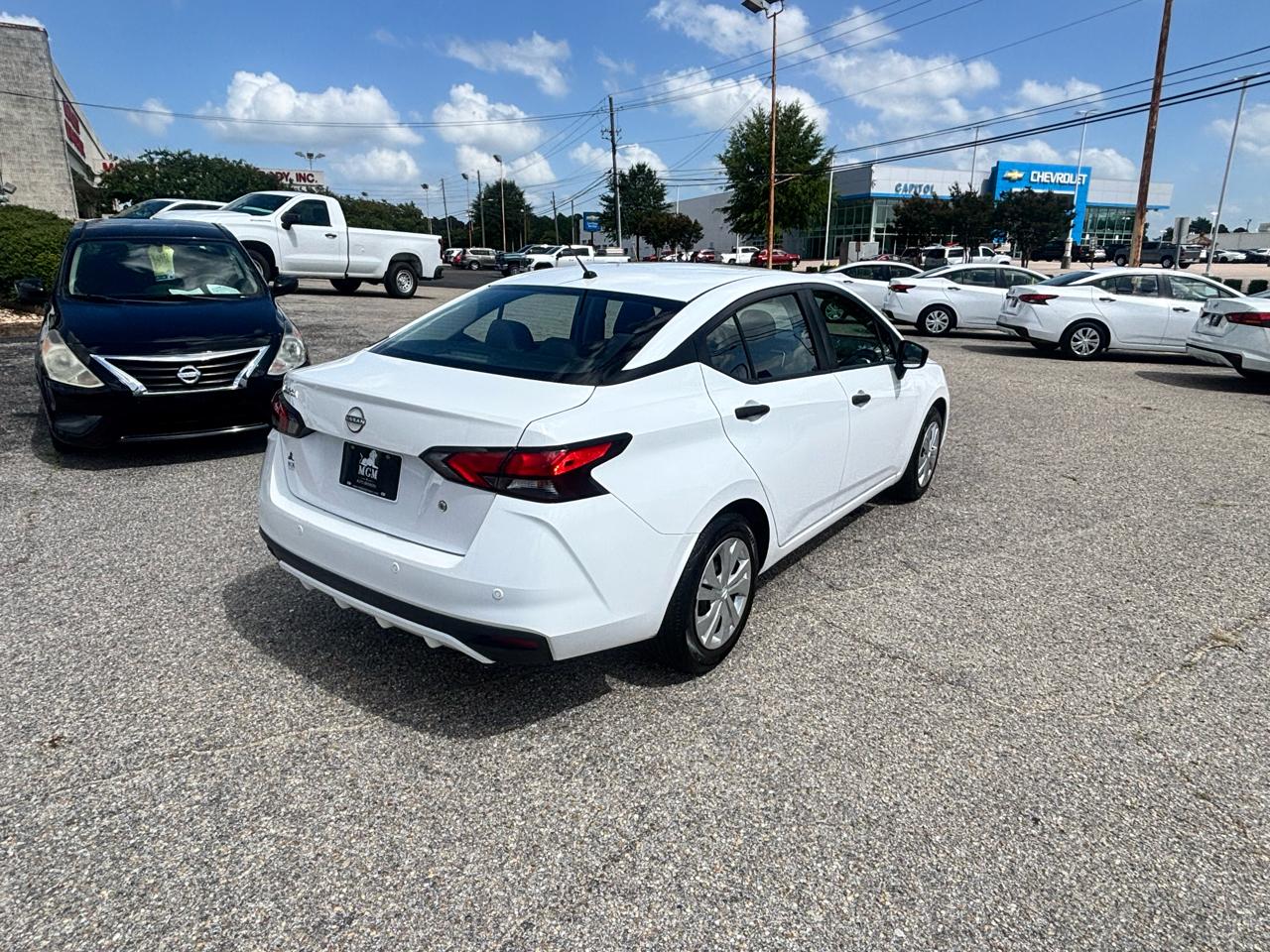 Nissan Versa  2023