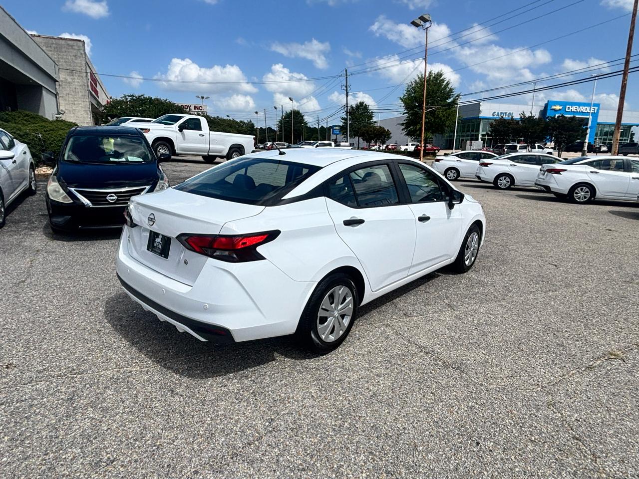 Nissan Versa  2023