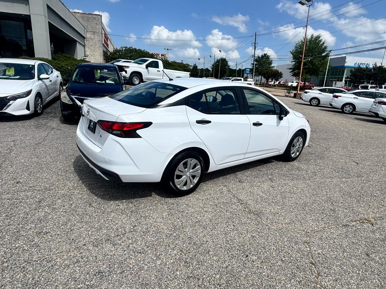 Nissan Versa  2023