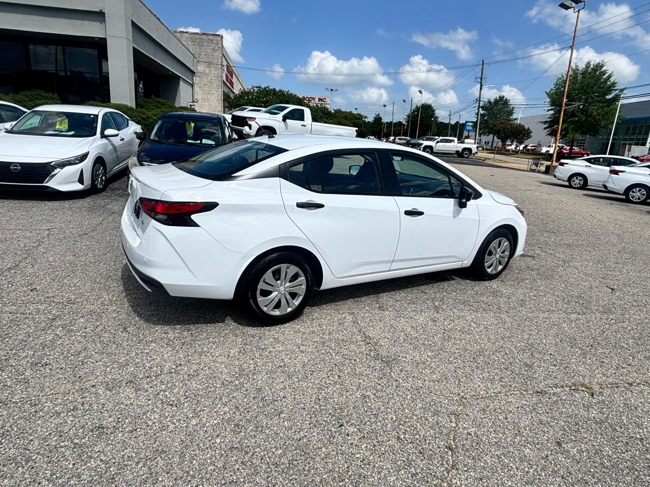 Nissan Versa  2023