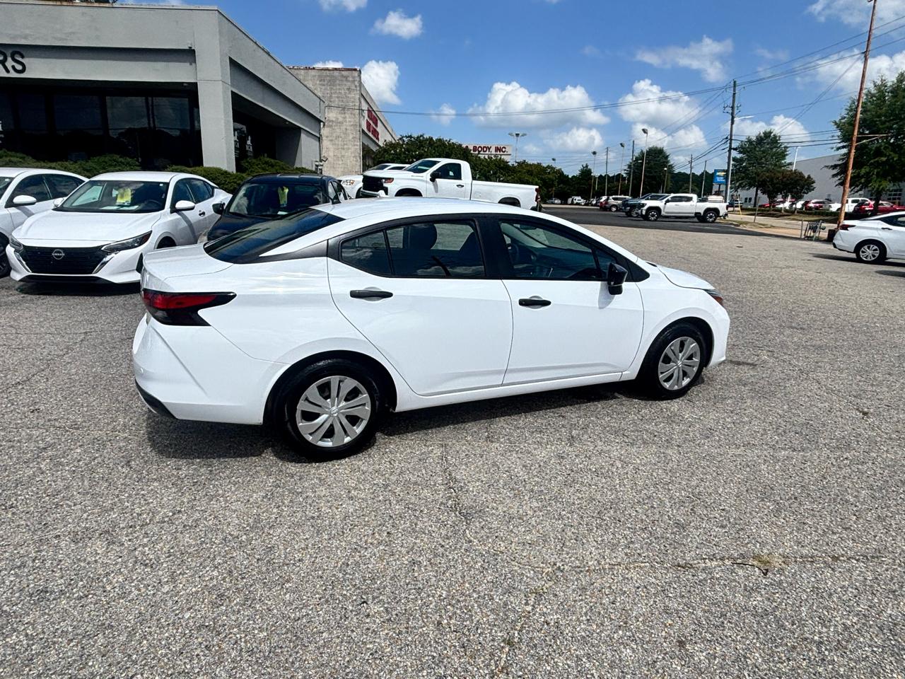 Nissan Versa  2023