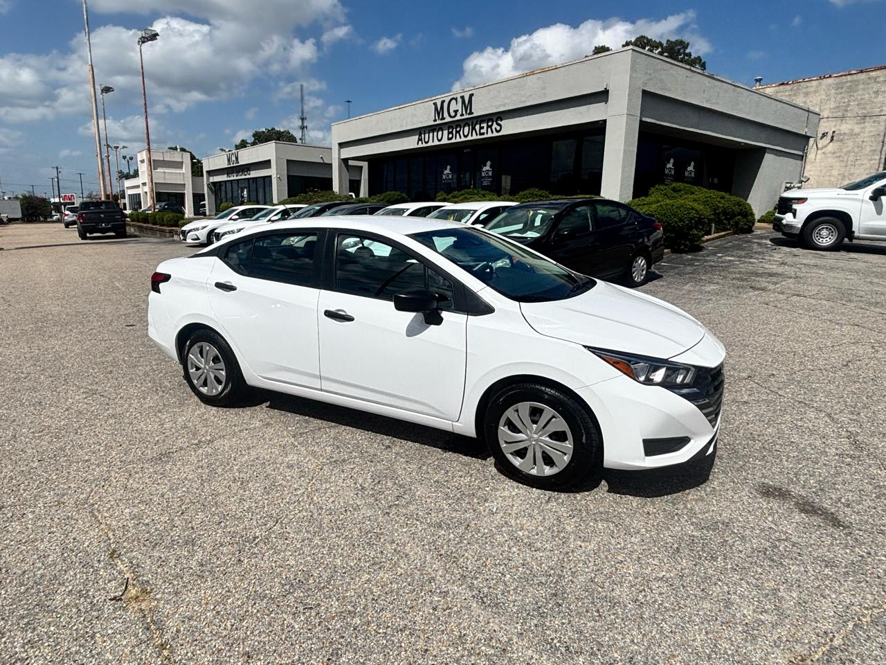 Nissan Versa  2023