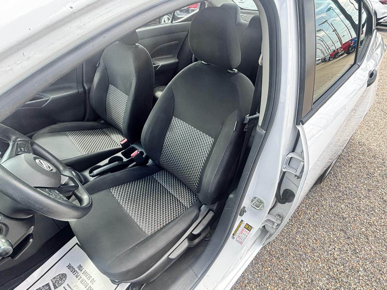 Nissan Versa  2023