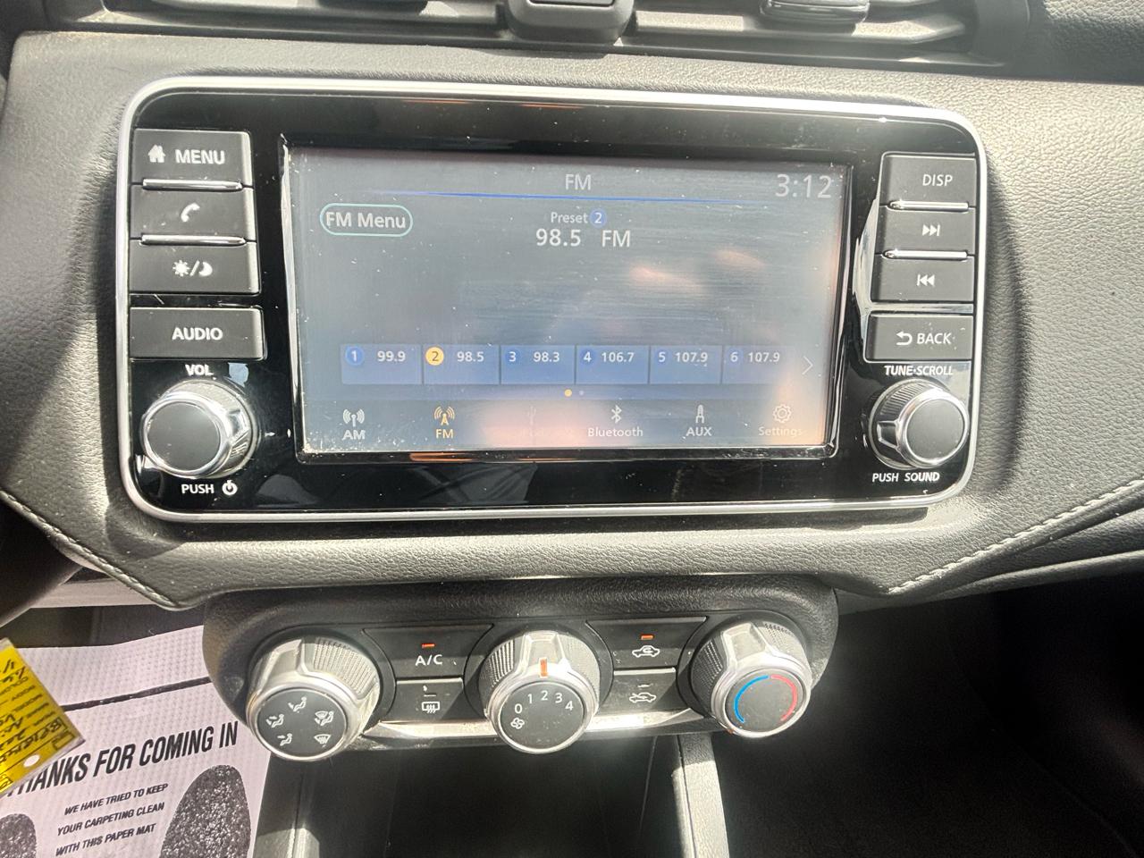 Nissan Versa  2023