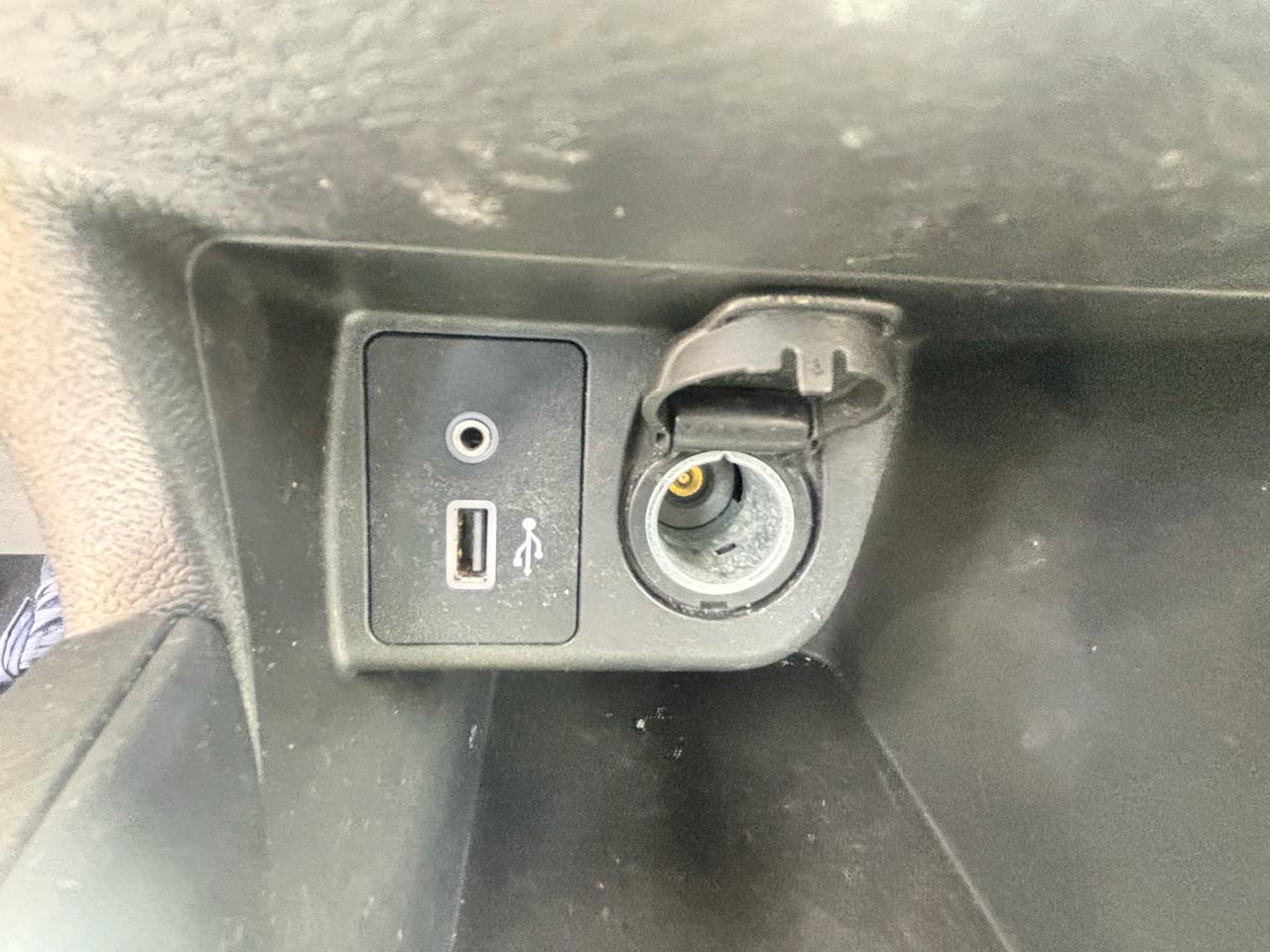 Nissan Versa  2023