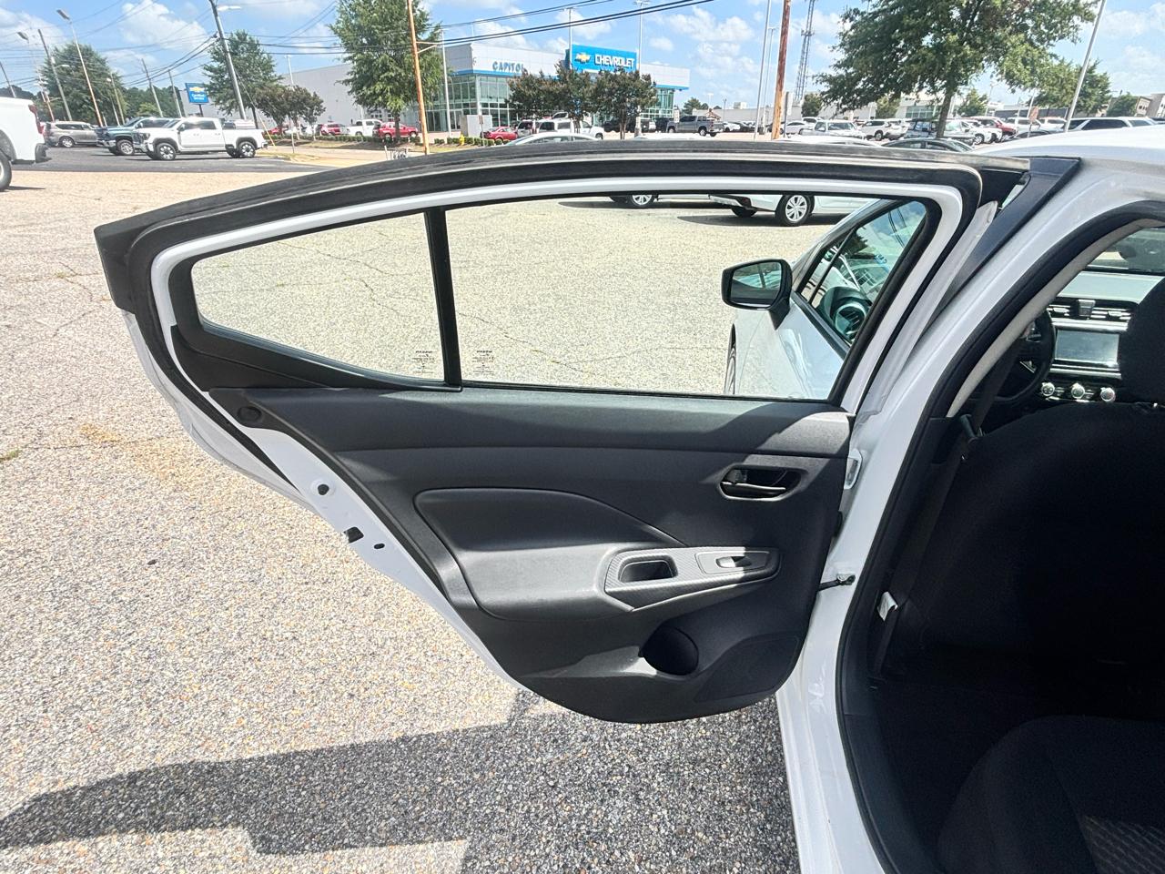 Nissan Versa  2023