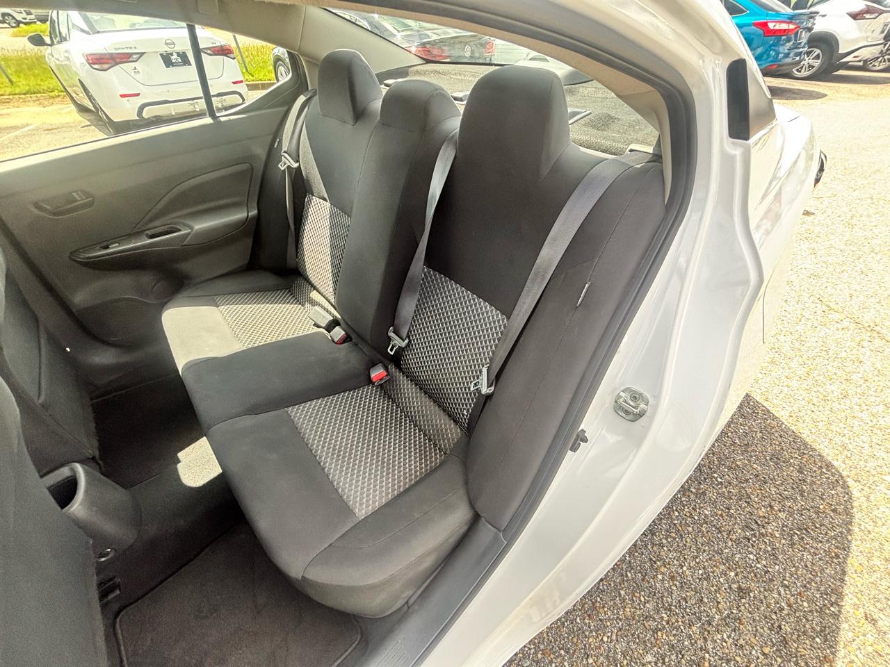 Nissan Versa  2023