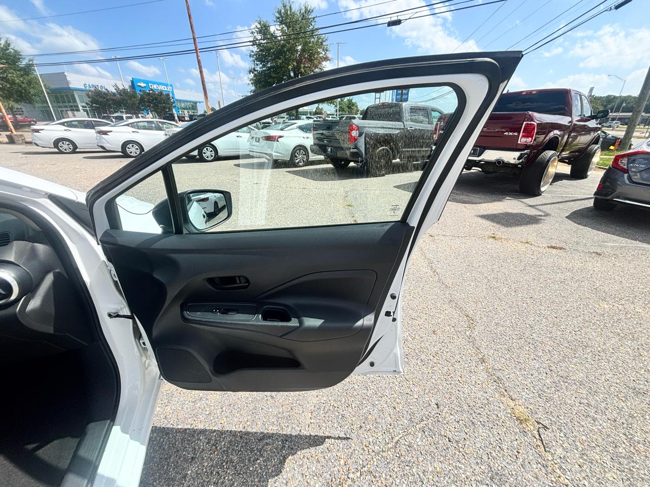 Nissan Versa  2023