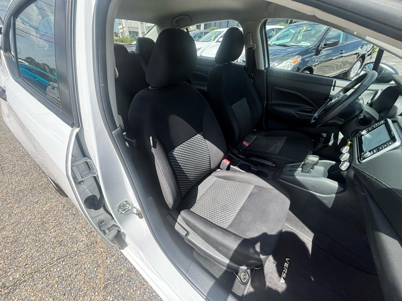 Nissan Versa  2023
