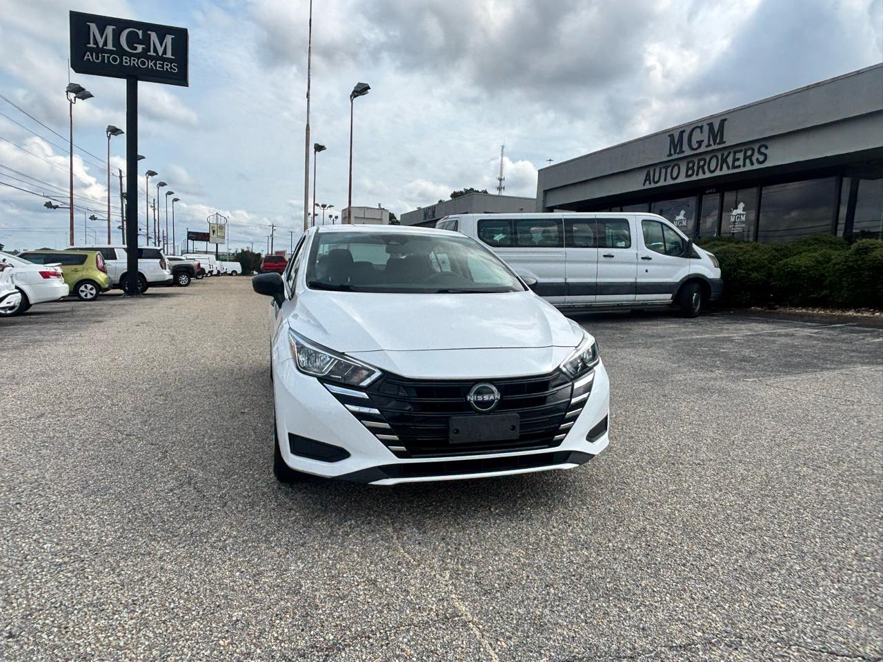 Nissan Versa  2024