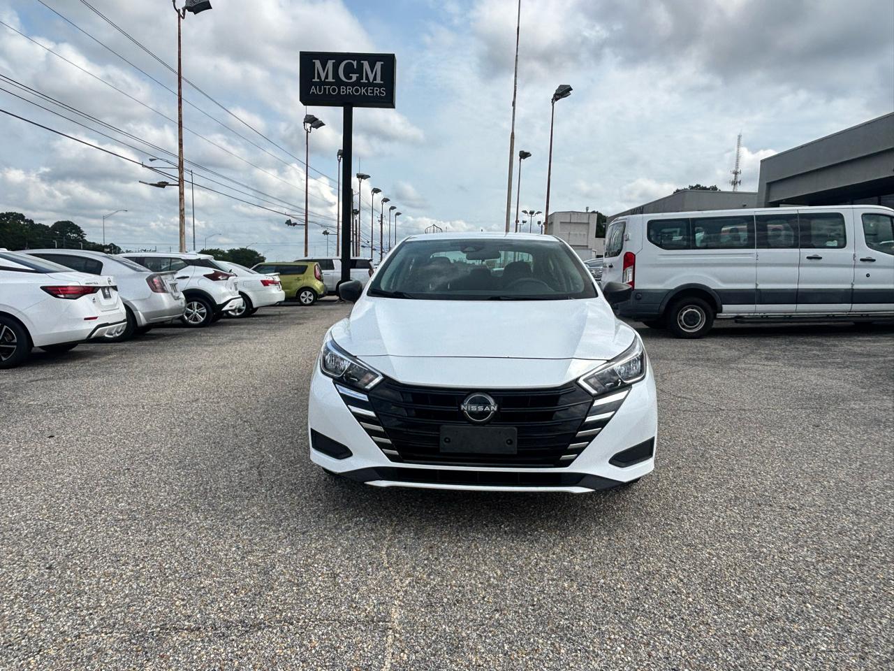Nissan Versa  2024