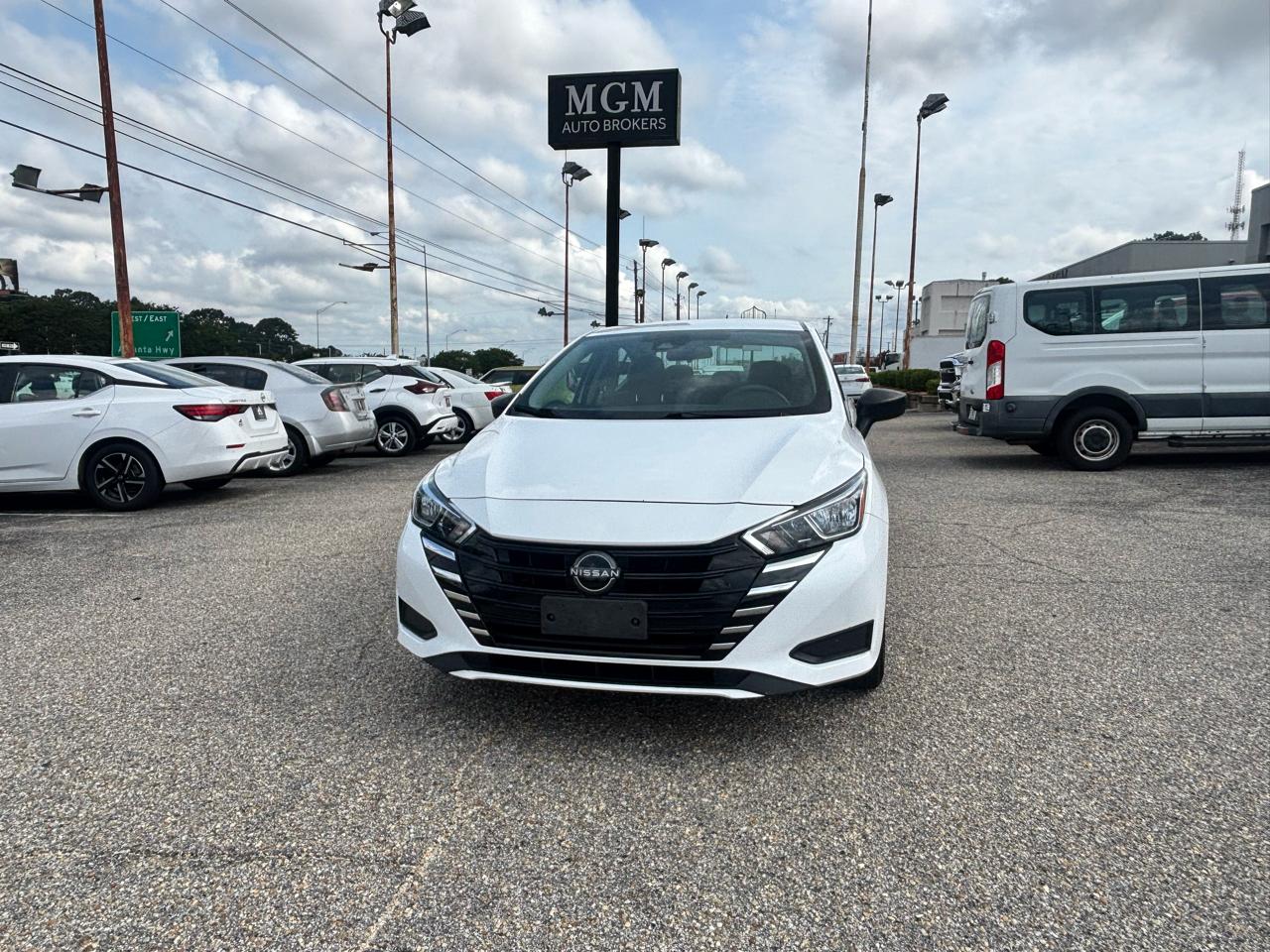 Nissan Versa  2024