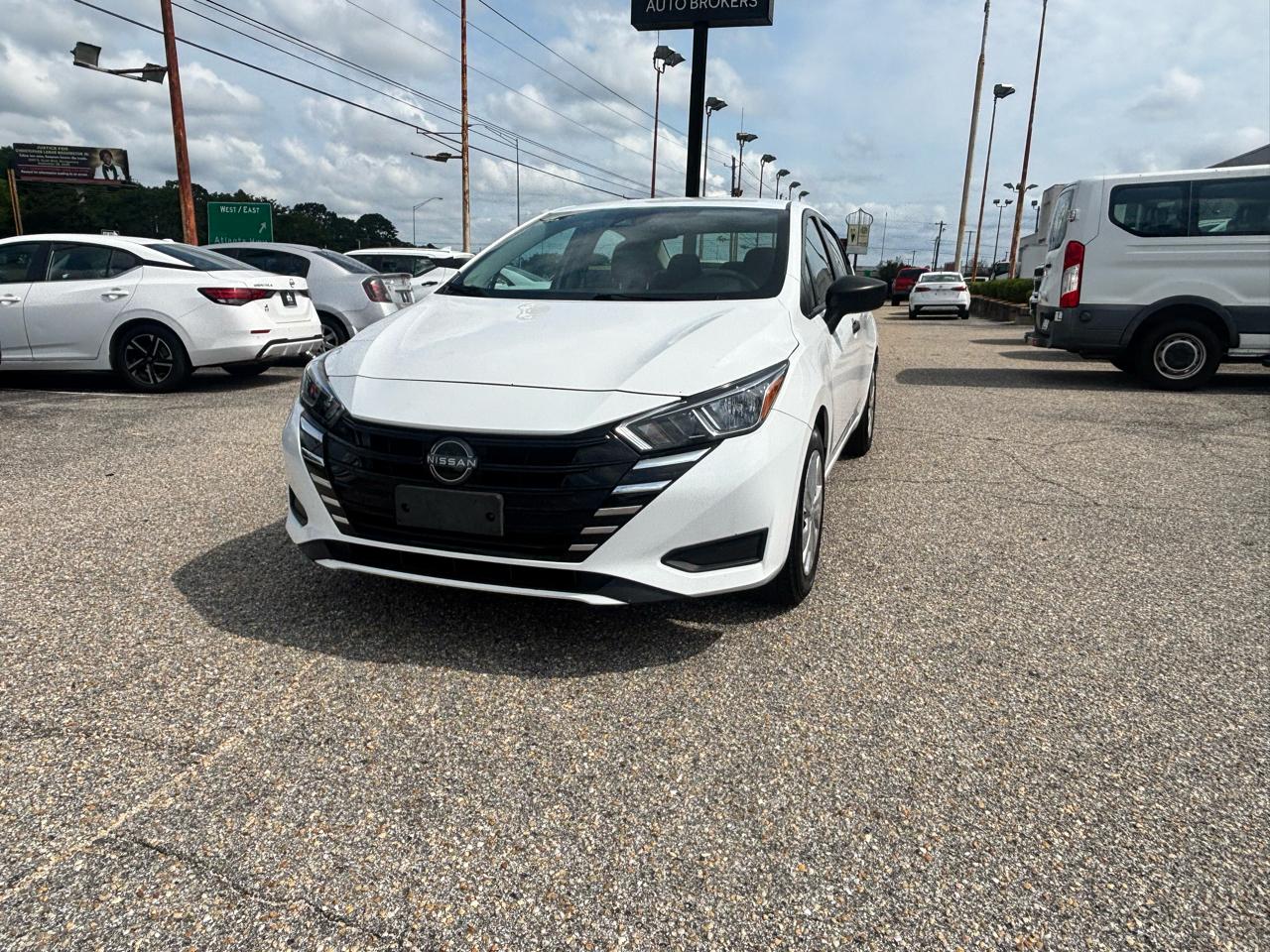 Nissan Versa  2024