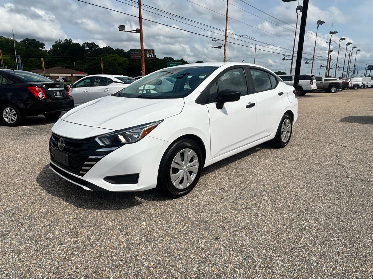 Nissan Versa  2024
