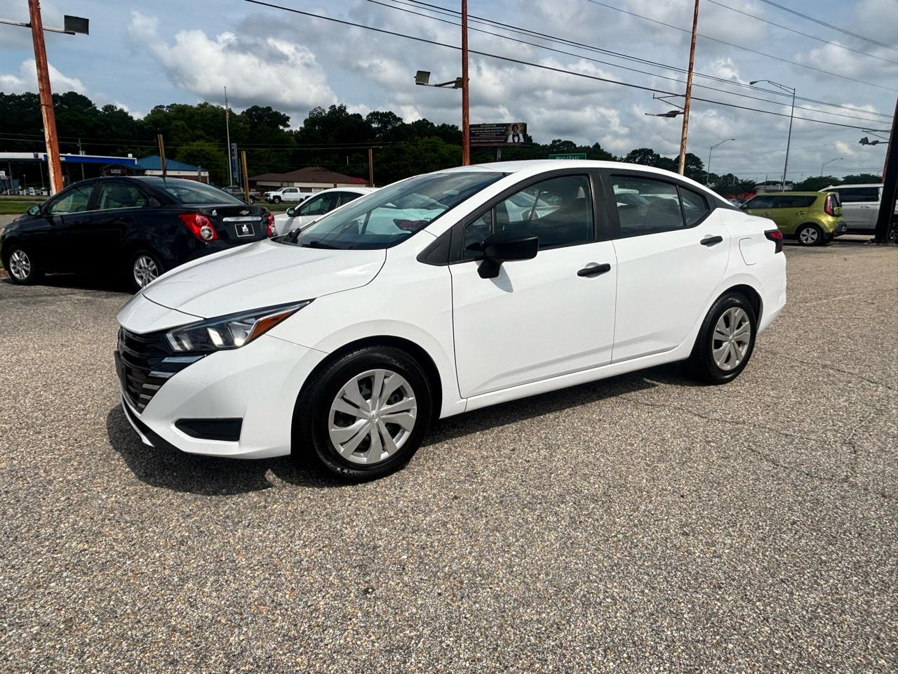 Nissan Versa  2024