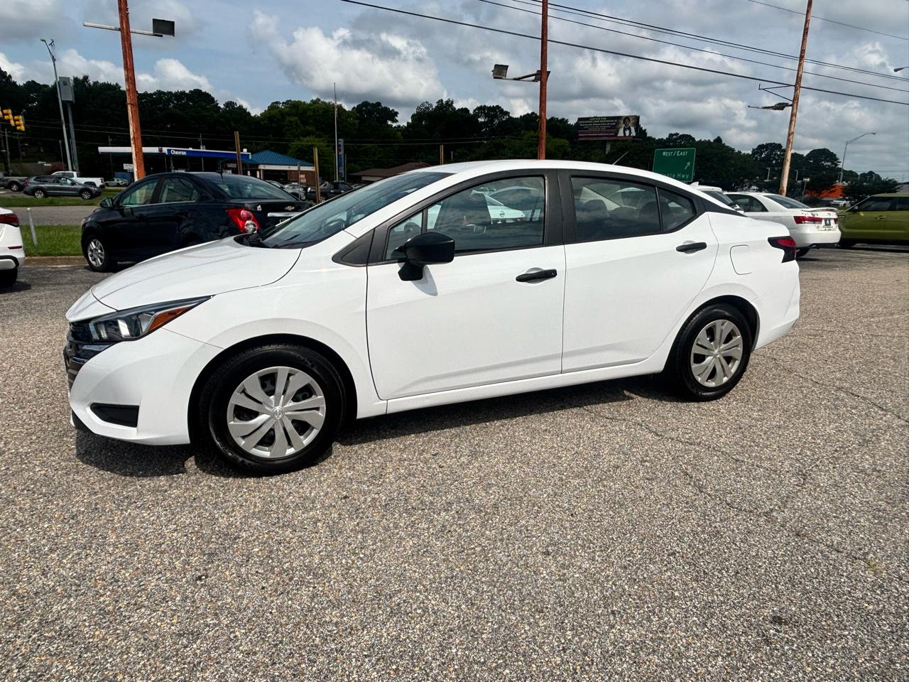 Nissan Versa  2024