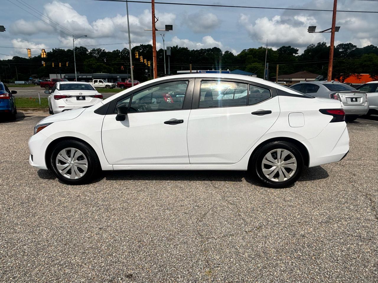 Nissan Versa  2024