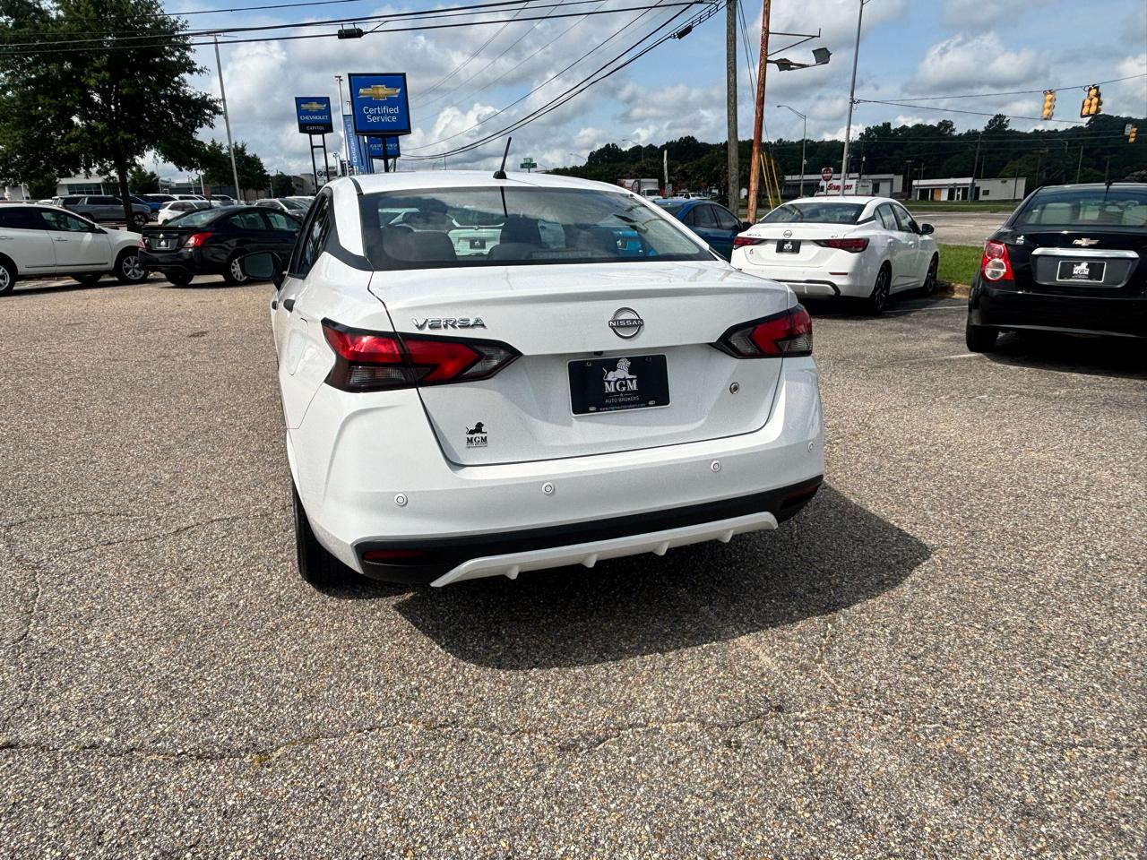 Nissan Versa  2024