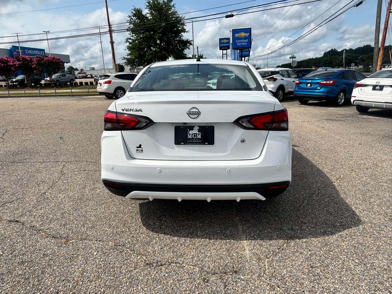 Nissan Versa  2024