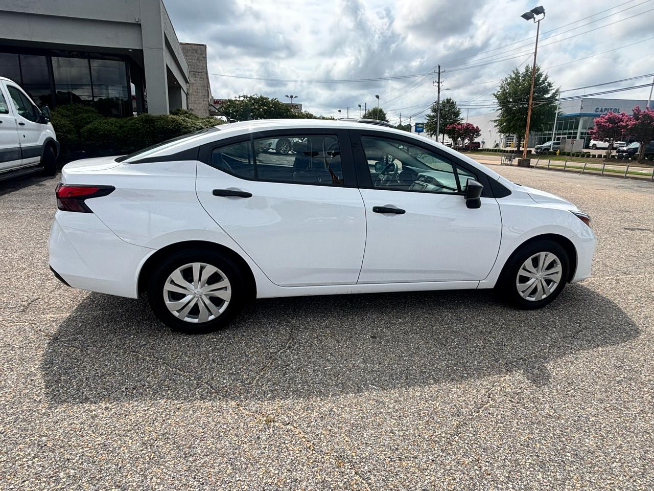 Nissan Versa  2024