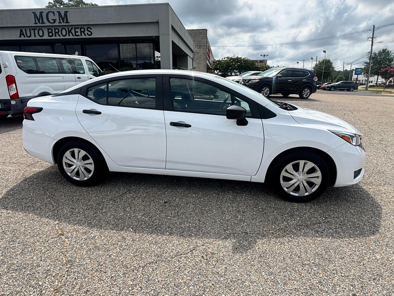 Nissan Versa  2024