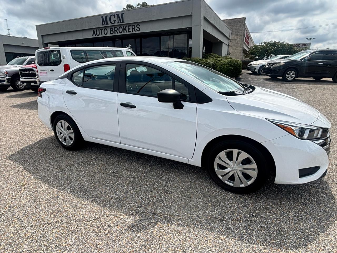 Nissan Versa  2024