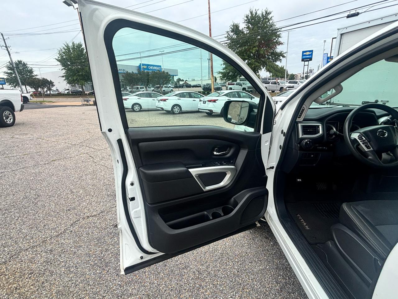 Nissan Titan  2017