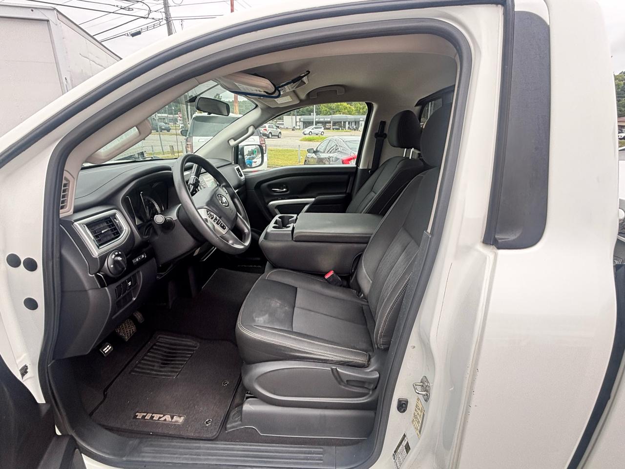 Nissan Titan  2017