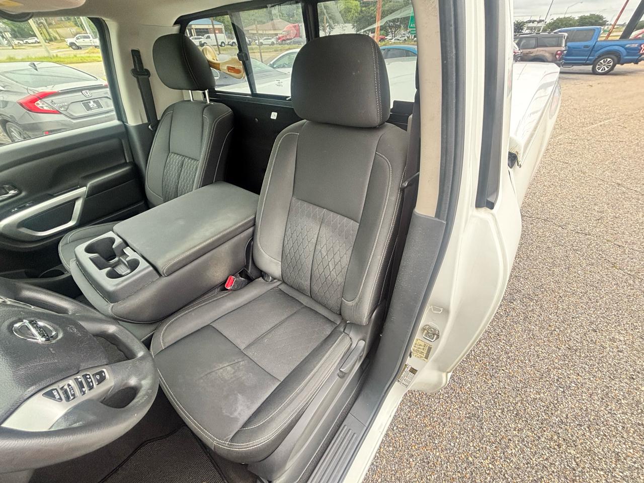 Nissan Titan  2017