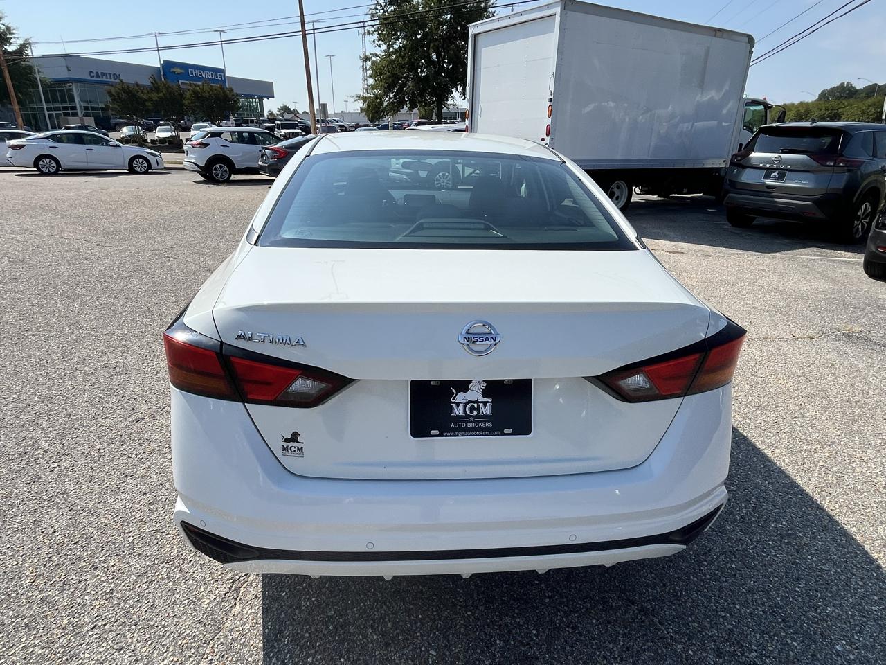 Nissan Altima photo 17