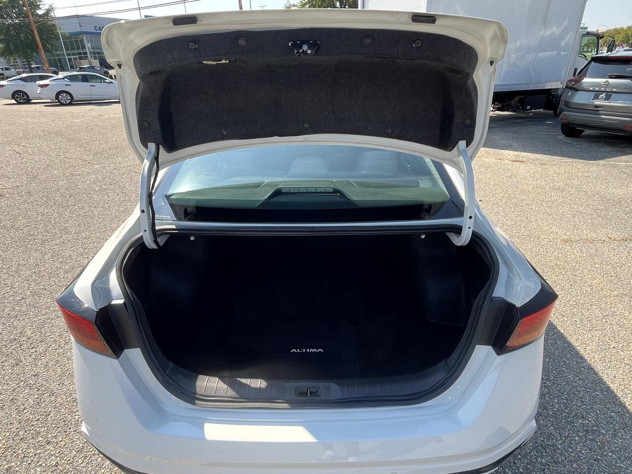 Nissan Altima photo 18