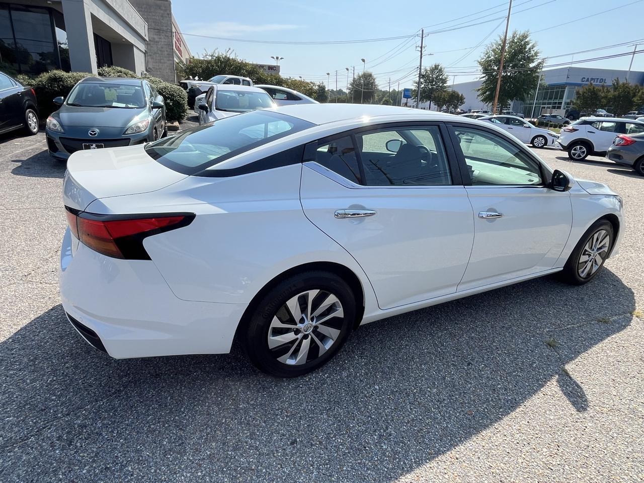 Nissan Altima photo 22