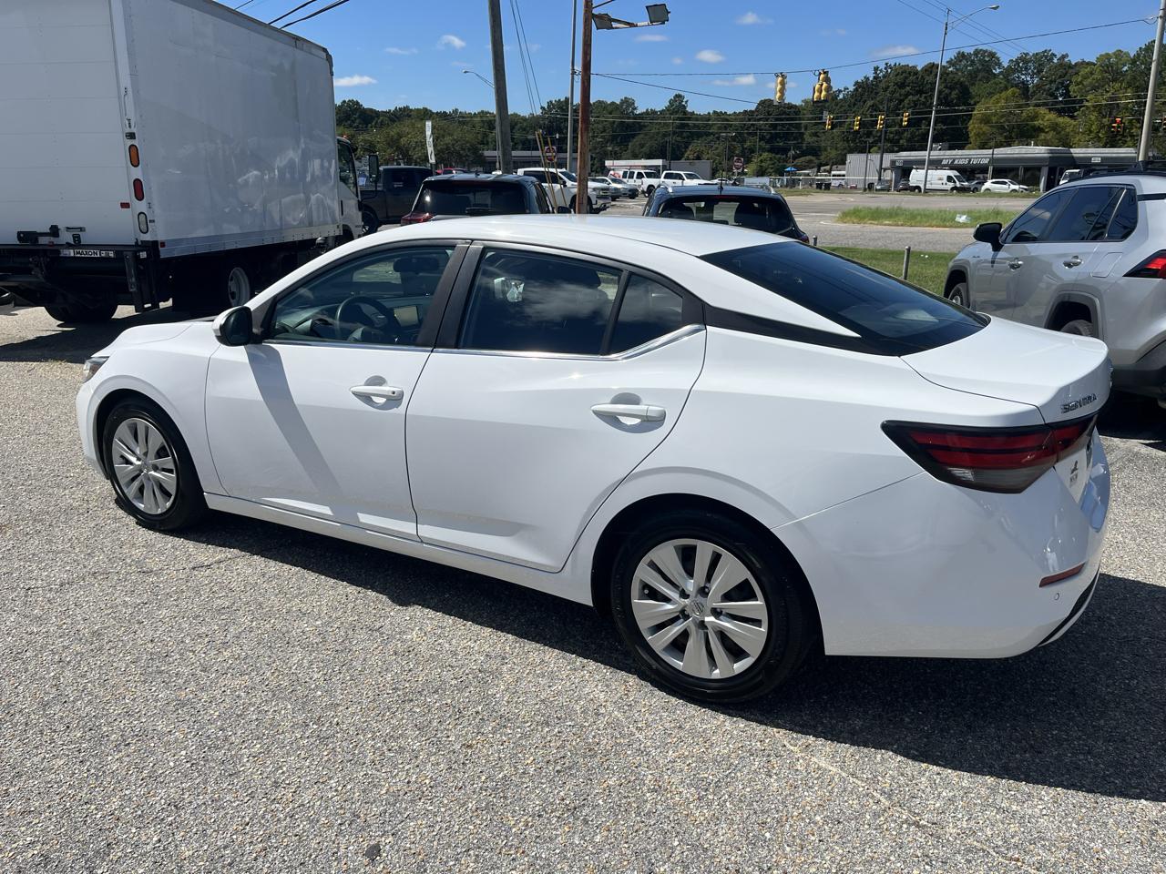 Nissan Sentra photo 9