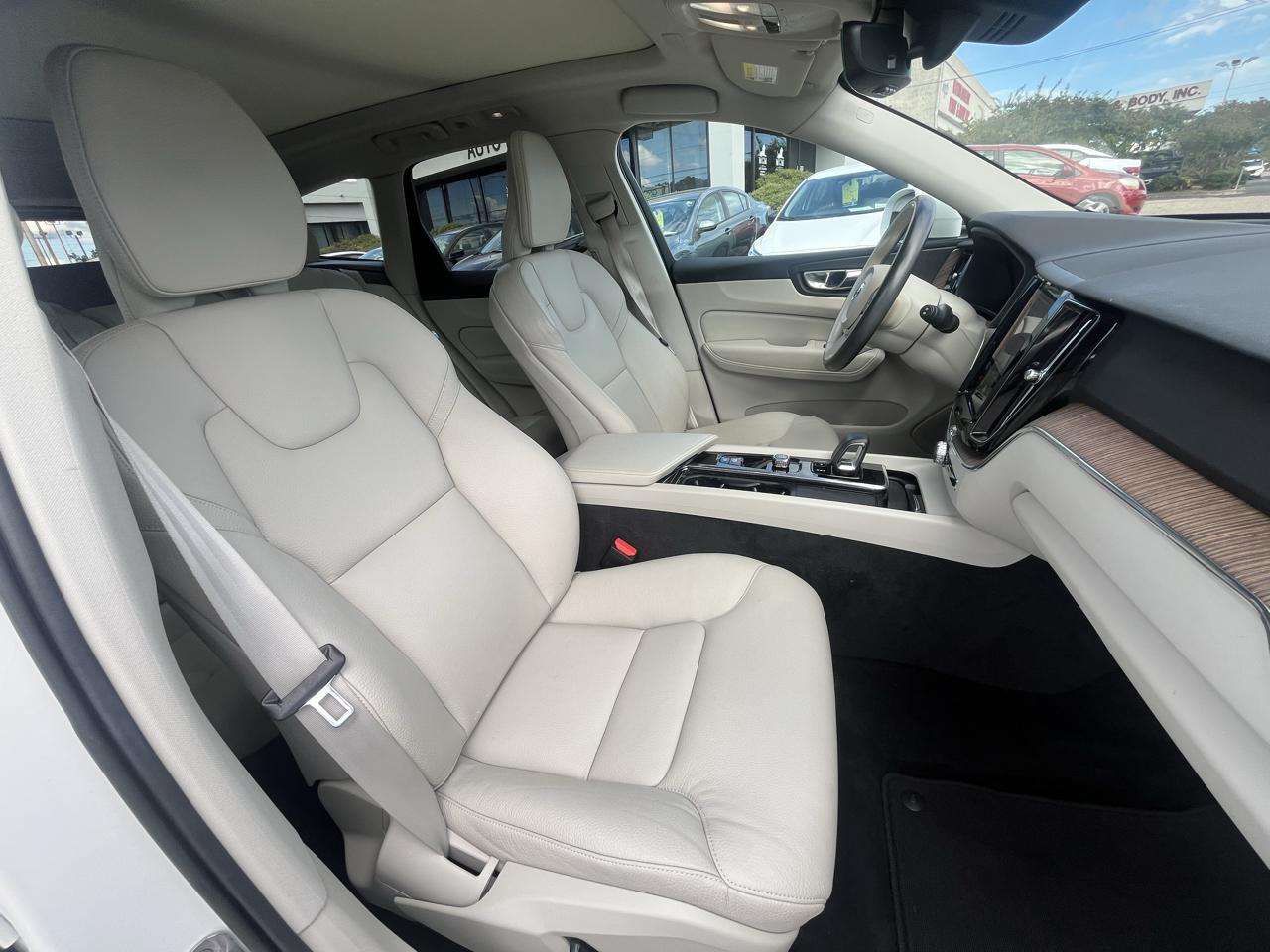 Volvo XC60  2022