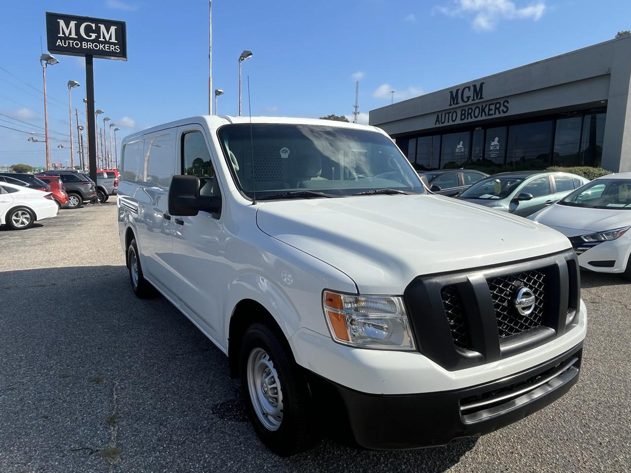 Nissan NV photo 3