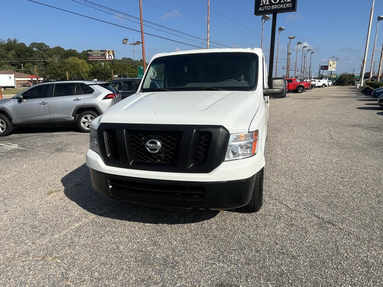 Nissan NV photo 8