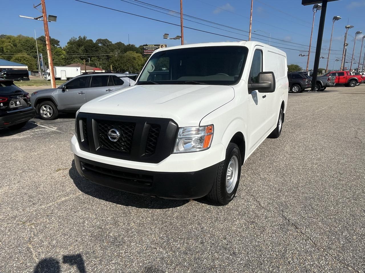 Nissan NV photo 9