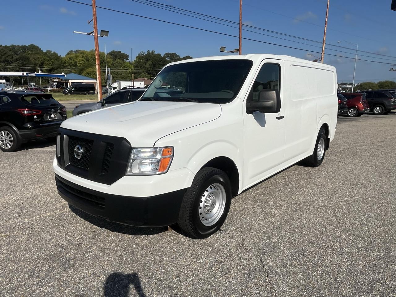 Nissan NV photo 10