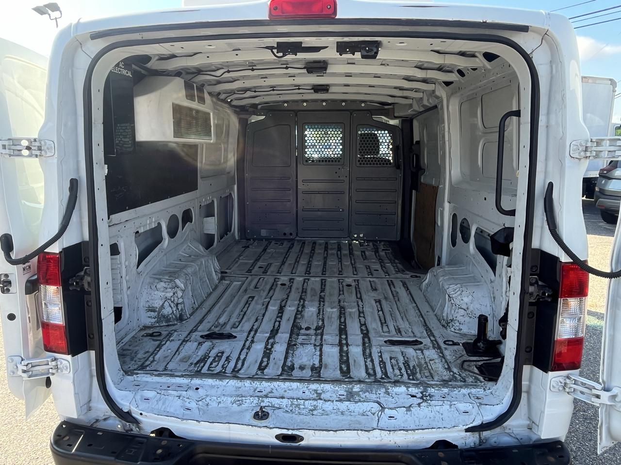 Nissan NV photo 16