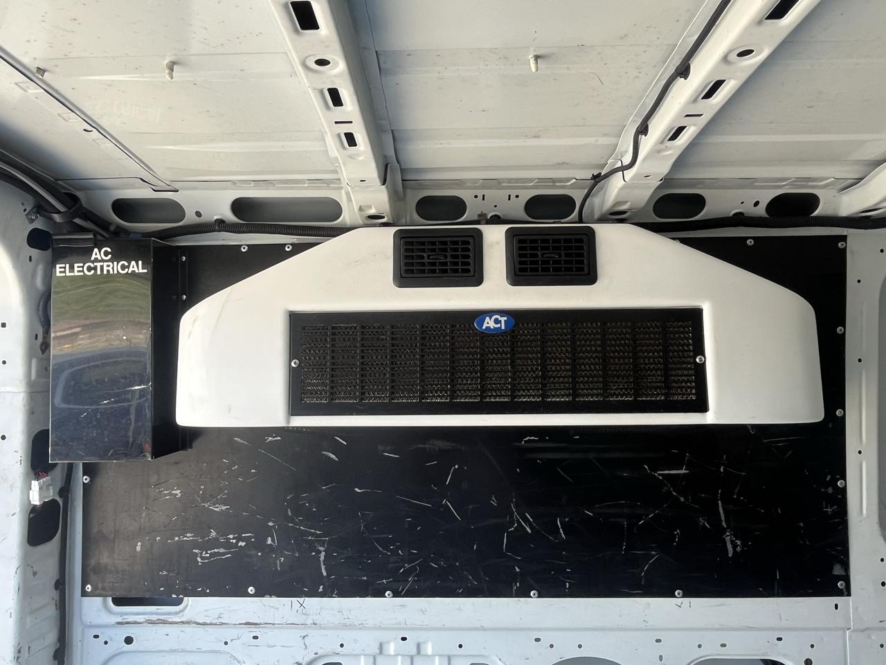Nissan NV photo 17