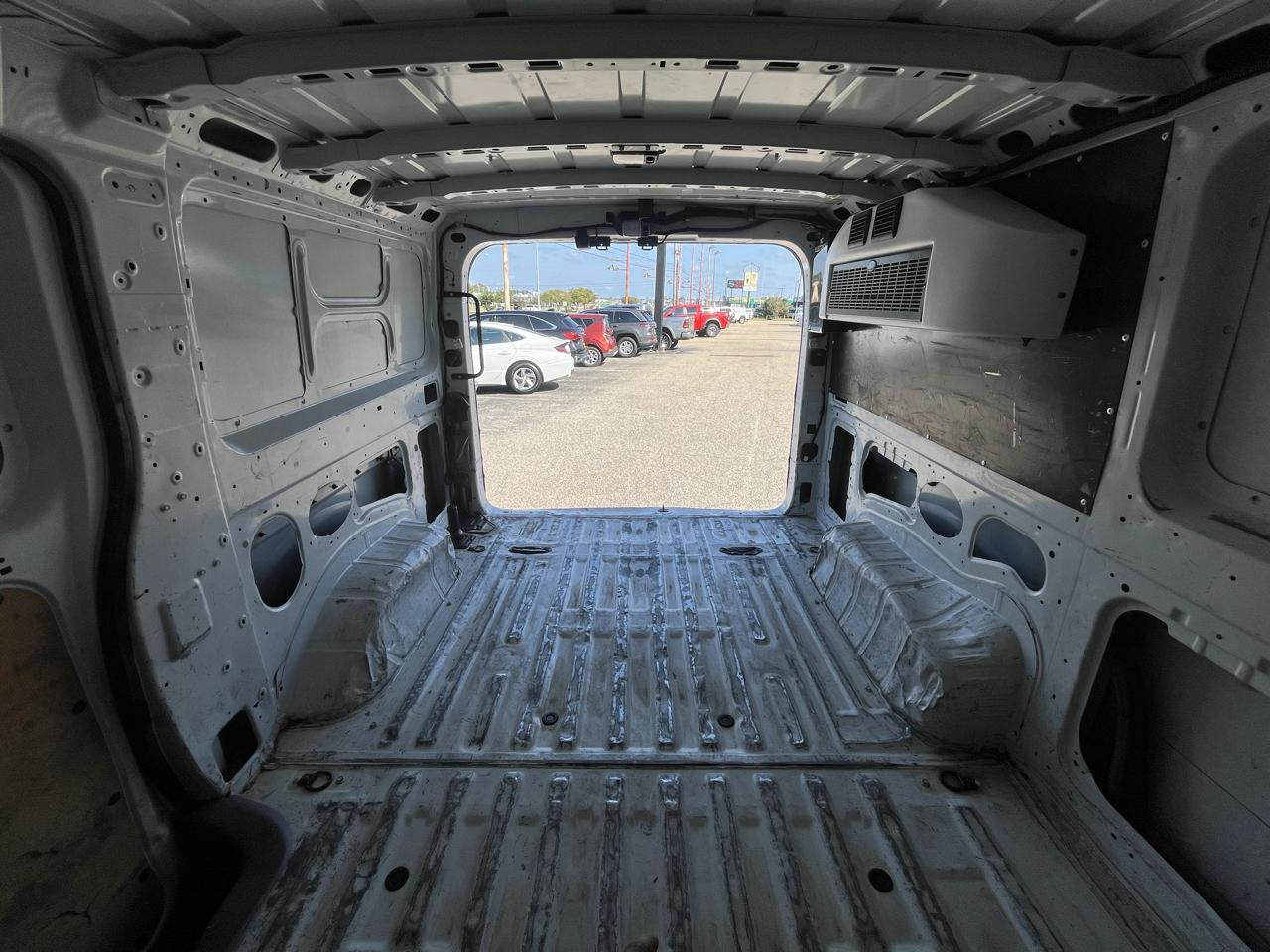 Nissan NV photo 18
