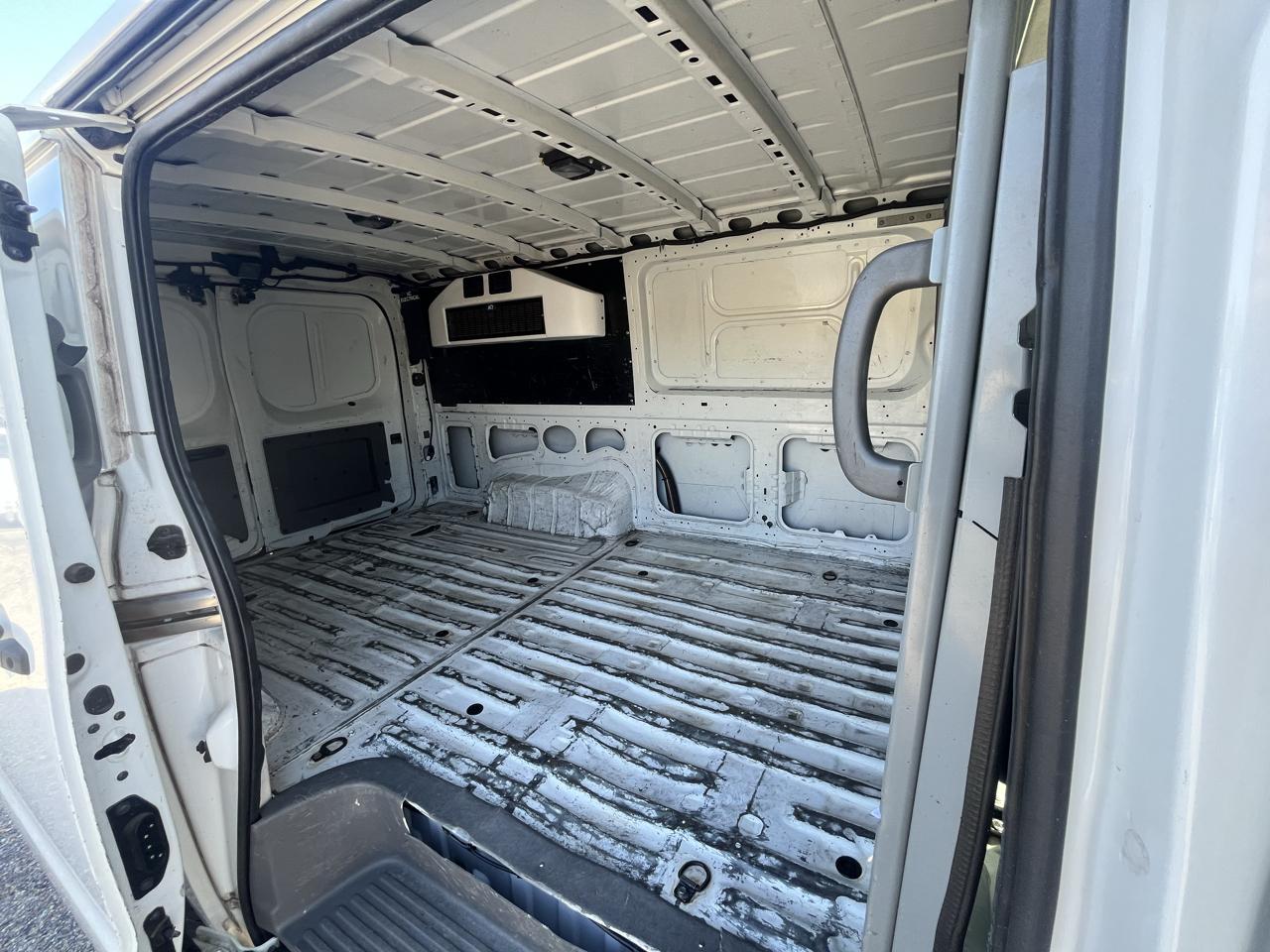 Nissan NV photo 21