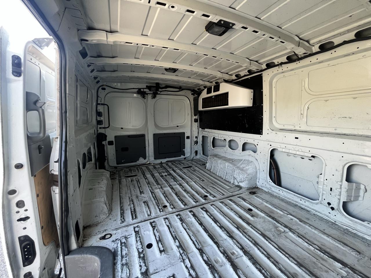 Nissan NV photo 22