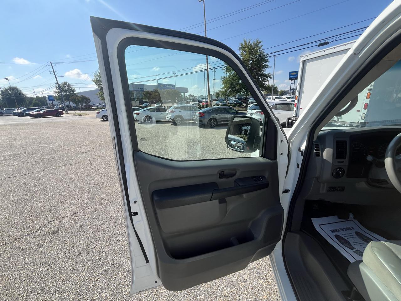 Nissan NV photo 23