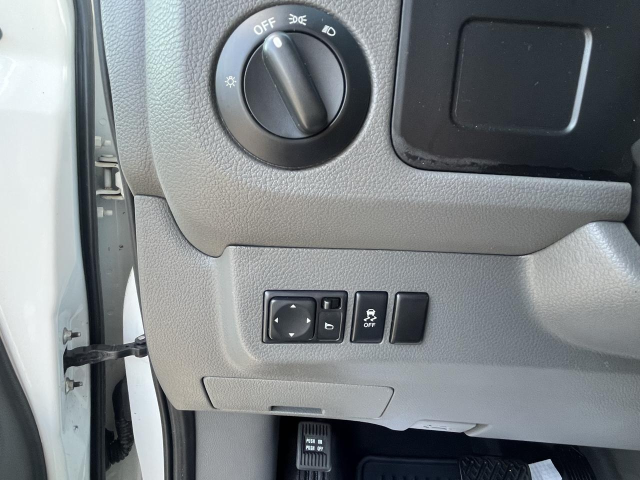 Nissan NV photo 25