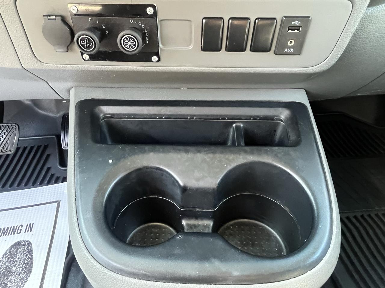 Nissan NV photo 31