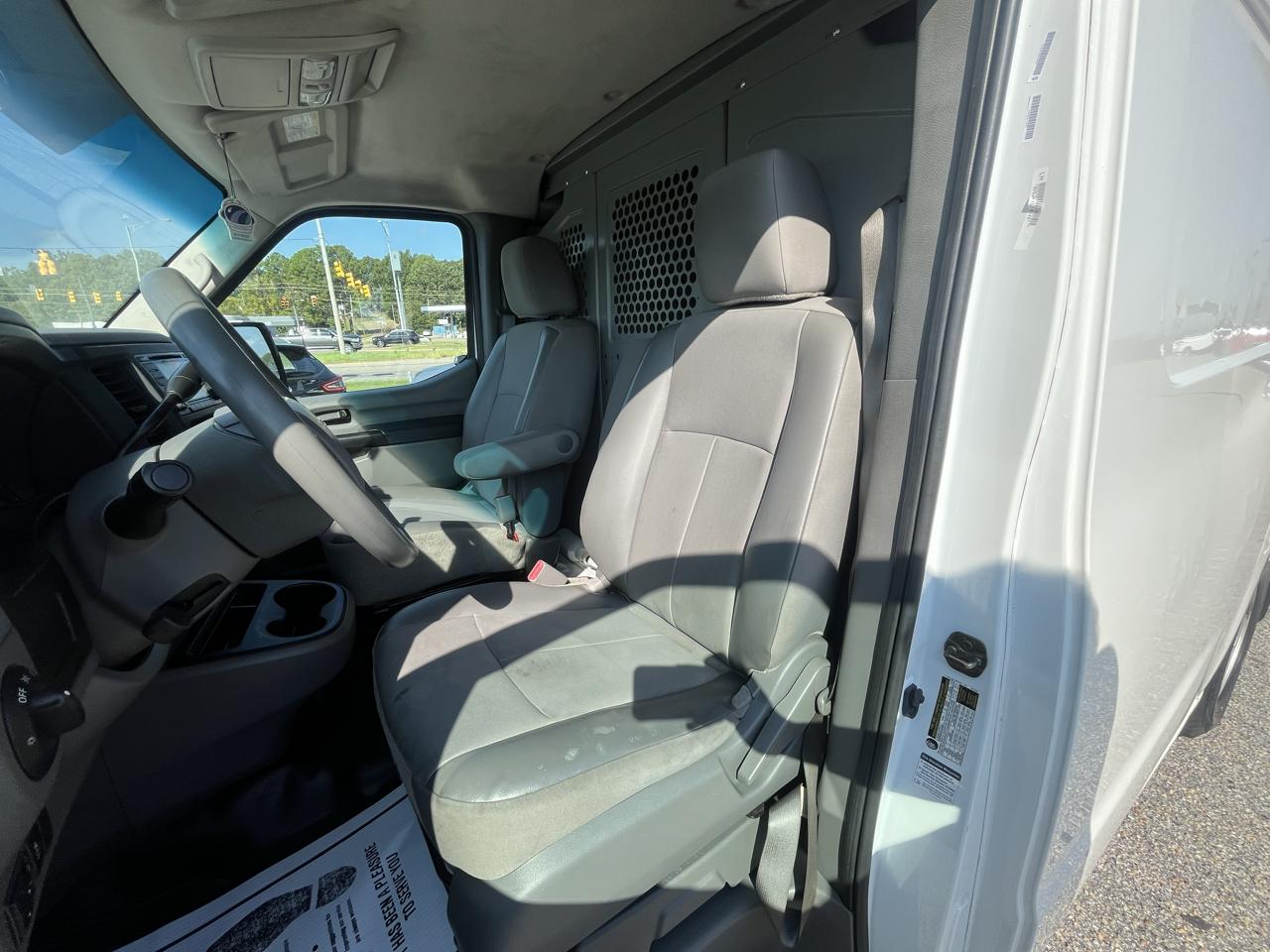 Nissan NV photo 33